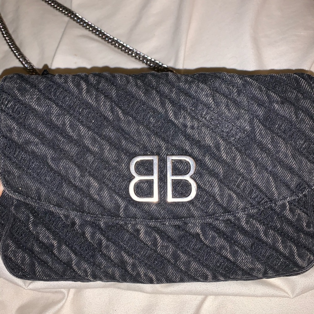 COPY - Balenciaga chain shoulder bag .